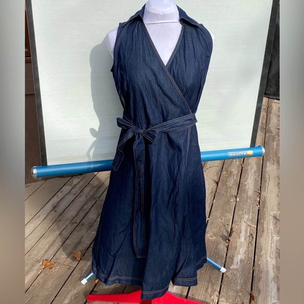Pendleton chambray-style sleeveless wrap dress. Size 6.